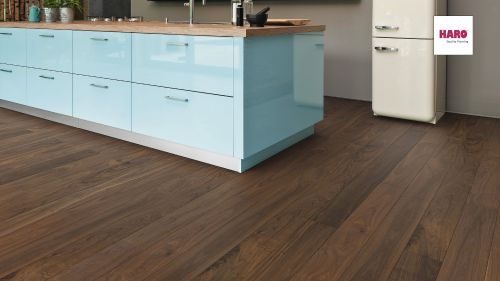 Amerikanischer Nussbaum Markant naturaLin plus Top Connect HARO PARKETT 4000 Landhausdiele 180 4V